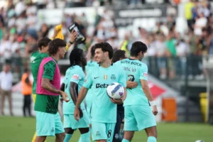 Pedro Gonçalves faz hat-trick e deixa os adeptos sem palavras