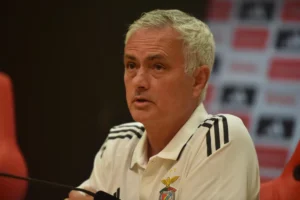 Mourinho responde aos críticos e promete revolução no Benfica
