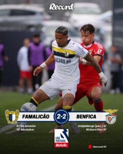 Benfica deixa fugir vantagem de dois golos e empata em Famalicão em jogo polémico